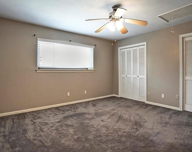 1807 Saxony Lane - Photo Thumbnail 6