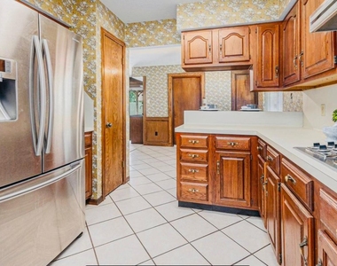 15014 Hollydale Drive - Photo Thumbnail 9