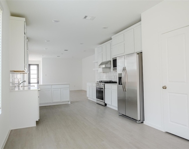 6415 Orchid Beach Drive - Photo Thumbnail 7