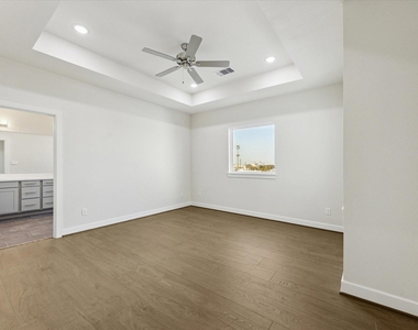 412 N Stiles Street - Photo Thumbnail 5