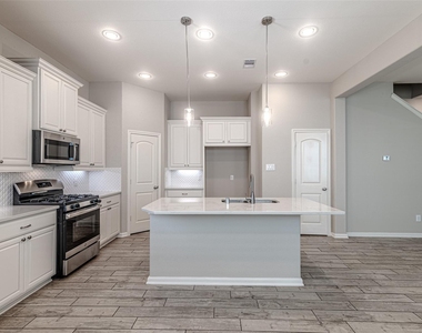 5543 Purple Meadow Lane - Photo Thumbnail 10