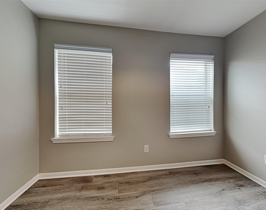 16326 Royal Fort Lane - Photo Thumbnail 4