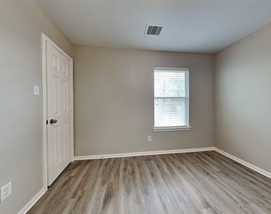 16326 Royal Fort Lane - Photo Thumbnail 14