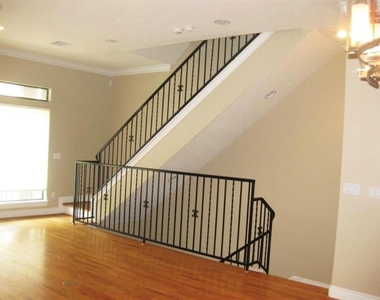 1623 Stuart Street - Photo Thumbnail 7