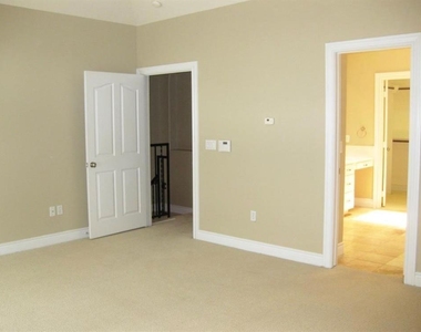 1623 Stuart Street - Photo Thumbnail 14
