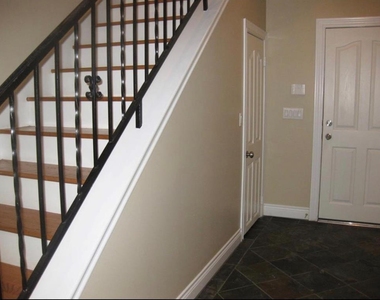 1623 Stuart Street - Photo Thumbnail 2