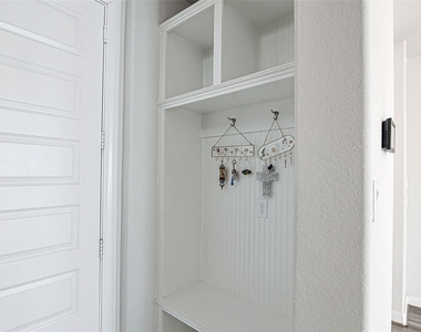 10005 Brickhouse Drive - Photo Thumbnail 4