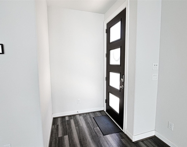 10005 Brickhouse Drive - Photo Thumbnail 2