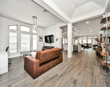 2206 Forest Trace Lane - Photo Thumbnail 7
