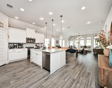 2206 Forest Trace Lane - Photo Thumbnail 10