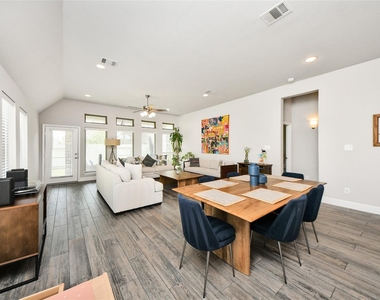 2206 Forest Trace Lane - Photo Thumbnail 14