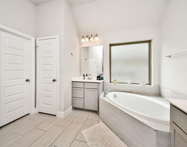 2206 Forest Trace Lane - Photo Thumbnail 22