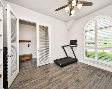 2206 Forest Trace Lane - Photo Thumbnail 4