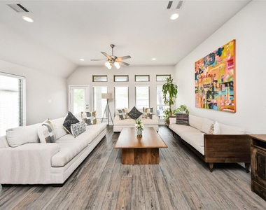 2206 Forest Trace Lane - Photo Thumbnail 17