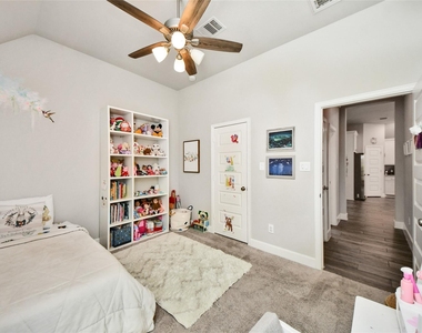 2206 Forest Trace Lane - Photo Thumbnail 27