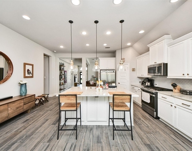2206 Forest Trace Lane - Photo Thumbnail 12