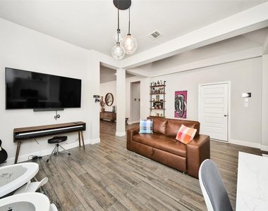 2206 Forest Trace Lane - Photo Thumbnail 9