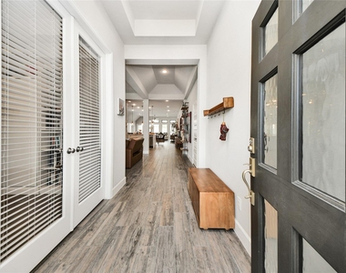 2206 Forest Trace Lane - Photo Thumbnail 3