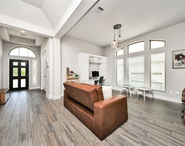 2206 Forest Trace Lane - Photo Thumbnail 8