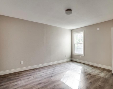 7135 Avenue C - Photo Thumbnail 6