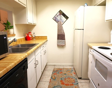 14333 Memorial Drive - Photo Thumbnail 3