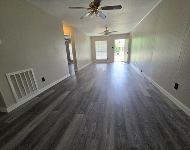 12740 Shannon Hills Drive - Photo Thumbnail 4