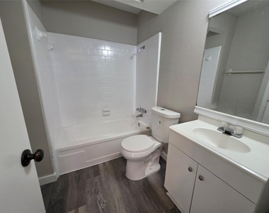 12740 Shannon Hills Drive - Photo Thumbnail 9