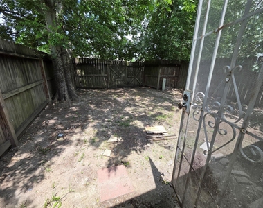 12740 Shannon Hills Drive - Photo Thumbnail 10