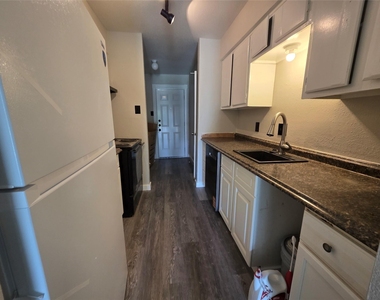 12740 Shannon Hills Drive - Photo Thumbnail 5