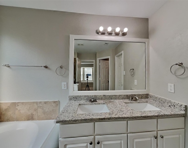 2544 Elm Crossing Trail - Photo Thumbnail 8