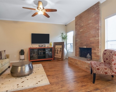 1802 Stoney Brook Drive - Photo Thumbnail 8