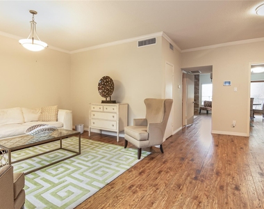1802 Stoney Brook Drive - Photo Thumbnail 4
