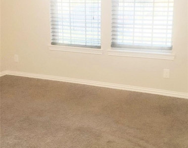 8723 W Crescent Lake Circle - Photo Thumbnail 18