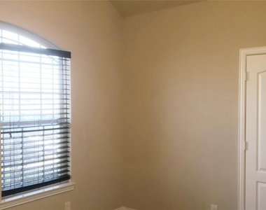 8723 W Crescent Lake Circle - Photo Thumbnail 17