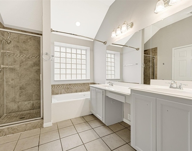 10323 Emerald Pine Drive - Photo Thumbnail 14