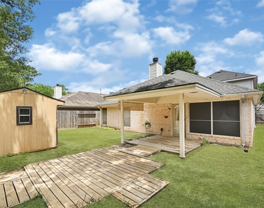 10323 Emerald Pine Drive - Photo Thumbnail 24