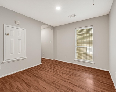 10323 Emerald Pine Drive - Photo Thumbnail 16