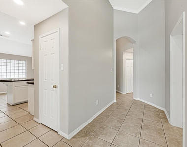 10323 Emerald Pine Drive - Photo Thumbnail 7