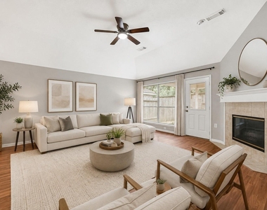 10323 Emerald Pine Drive - Photo Thumbnail 2