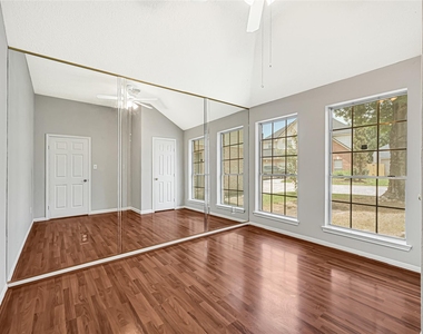 10323 Emerald Pine Drive - Photo Thumbnail 8