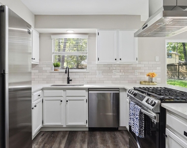 68 Ne Yewleaf Road - Photo Thumbnail 12