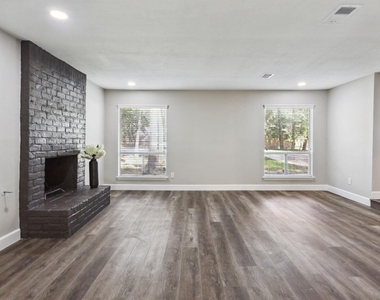 68 Ne Yewleaf Road - Photo Thumbnail 5