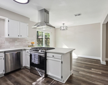 68 Ne Yewleaf Road - Photo Thumbnail 13