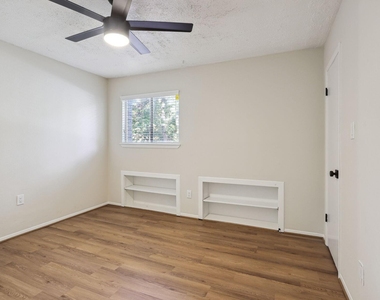 68 Ne Yewleaf Road - Photo Thumbnail 14