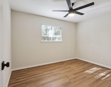 68 Ne Yewleaf Road - Photo Thumbnail 15