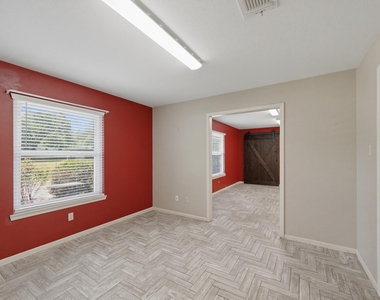 2607 Brom Bones Boulevard - Photo Thumbnail 16