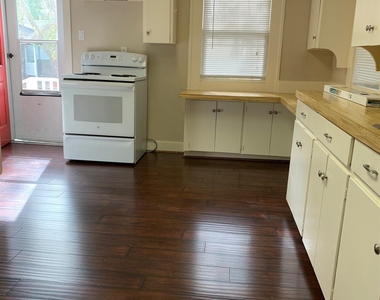 908 W 23rd Street - Photo Thumbnail 6