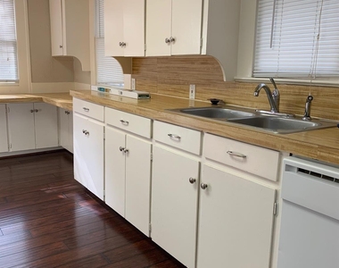 908 W 23rd Street - Photo Thumbnail 5