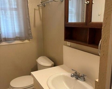 908 W 23rd Street - Photo Thumbnail 10
