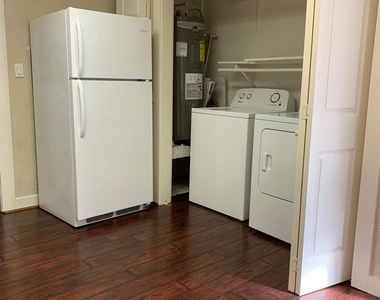 908 W 23rd Street - Photo Thumbnail 7